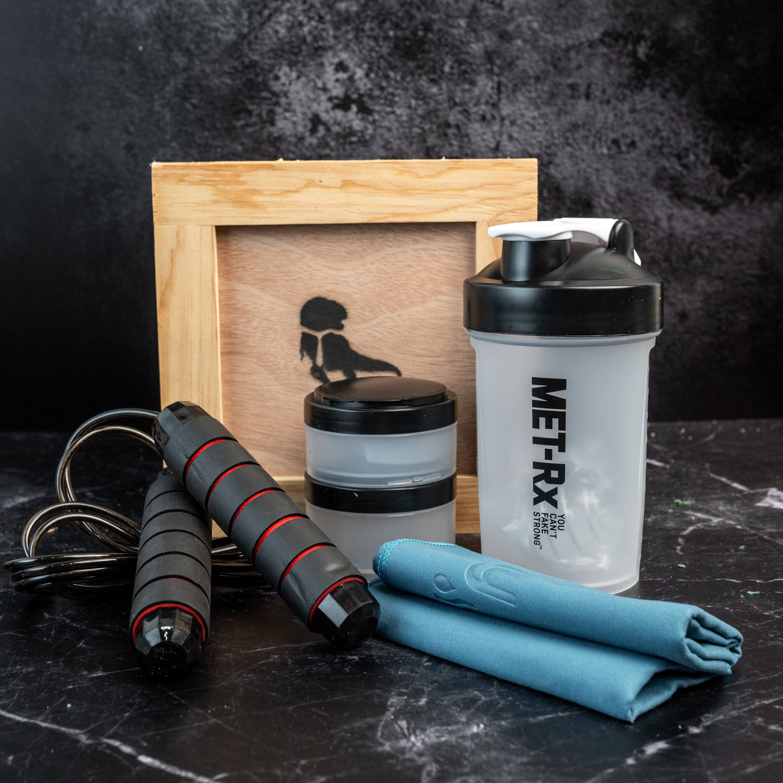 New Classic Toys – Kit De Fitness En Bois – Haltères, Kettlebell, Corde à Sauter, Bandeau – 3 Ans
