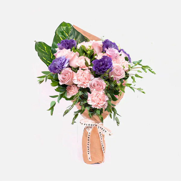 Amor Bonito - Rosa Clarita, Clavel Rosa y Lisianthus Con florero