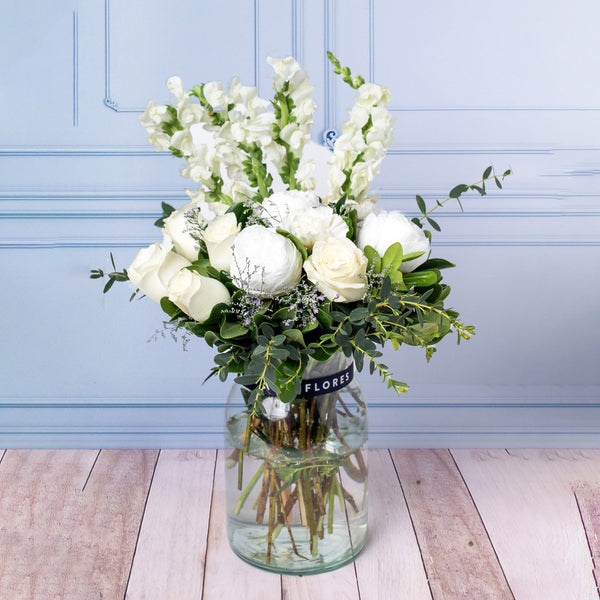 Armonía - Peonia Blanca, Rosa Blanca y Perrito Blanco