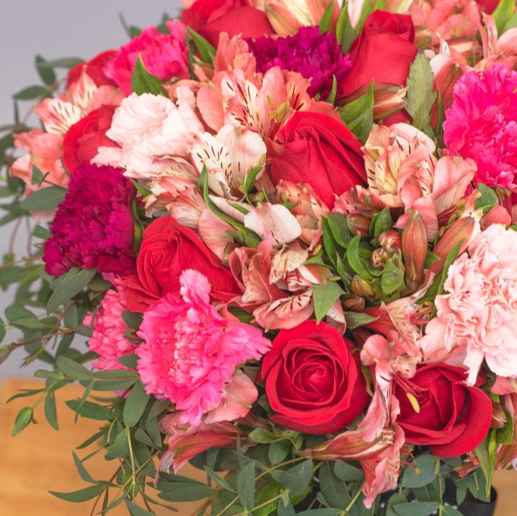 Enamorados - Rosa Roja, Clavel Rosa y Astromelia Rosa