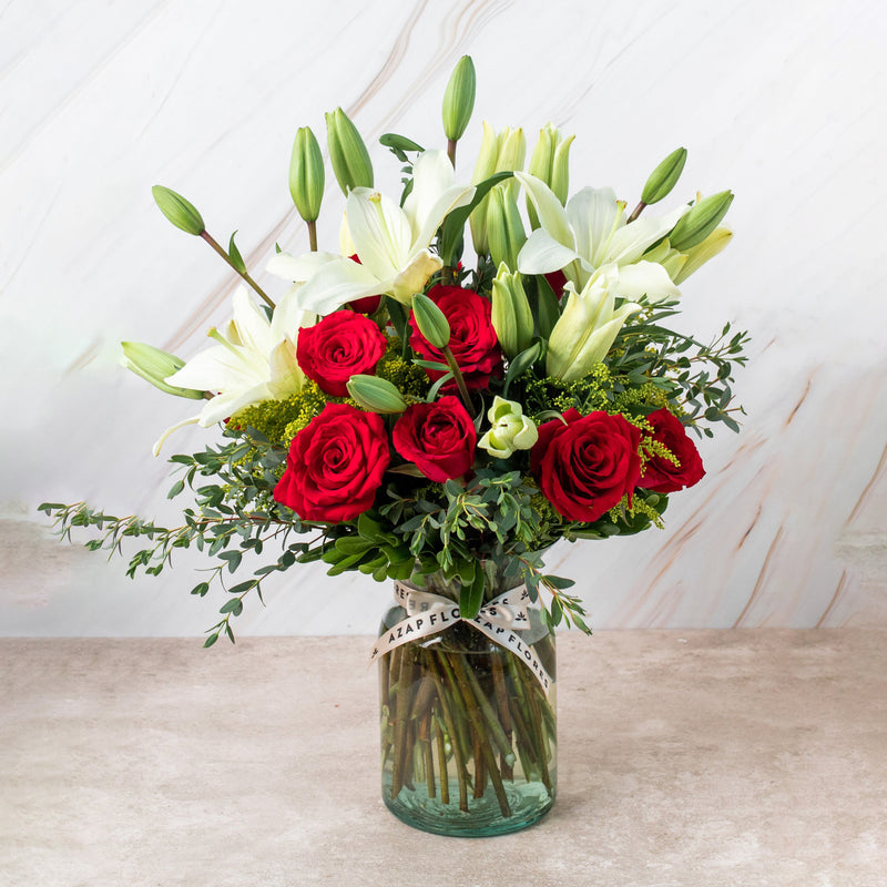 Carmín - Rosas Rojas y Lilium Blanca