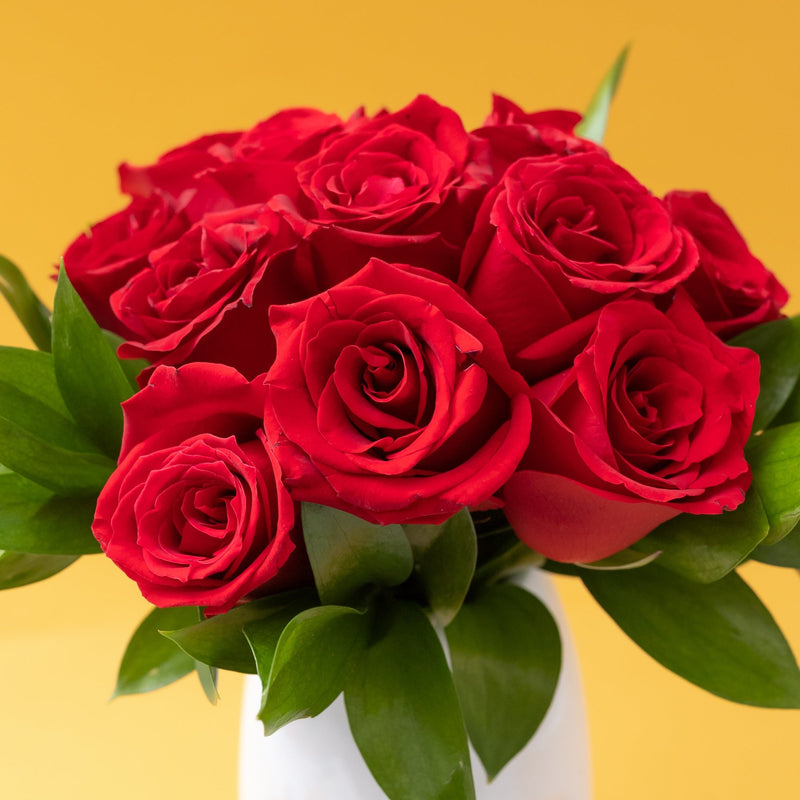 12 Rosas Rojas con Florero Rostro - Flores