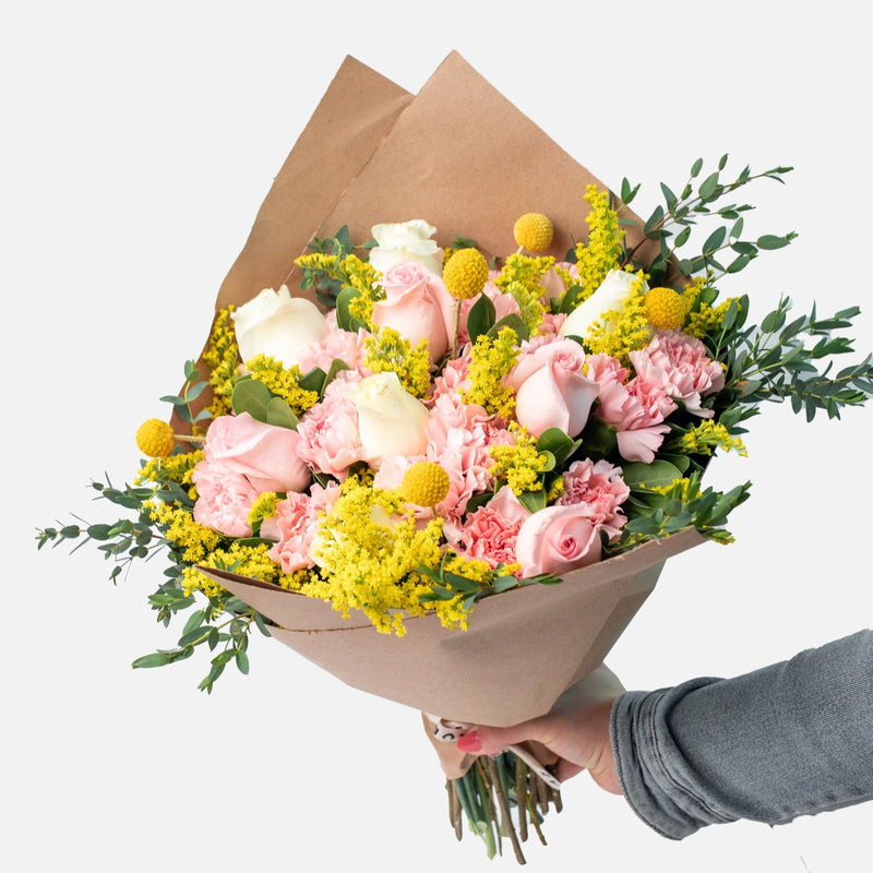 Ramo Creativo - Clavel Rosa y Rosa Blanca, Clarita y Craspedia