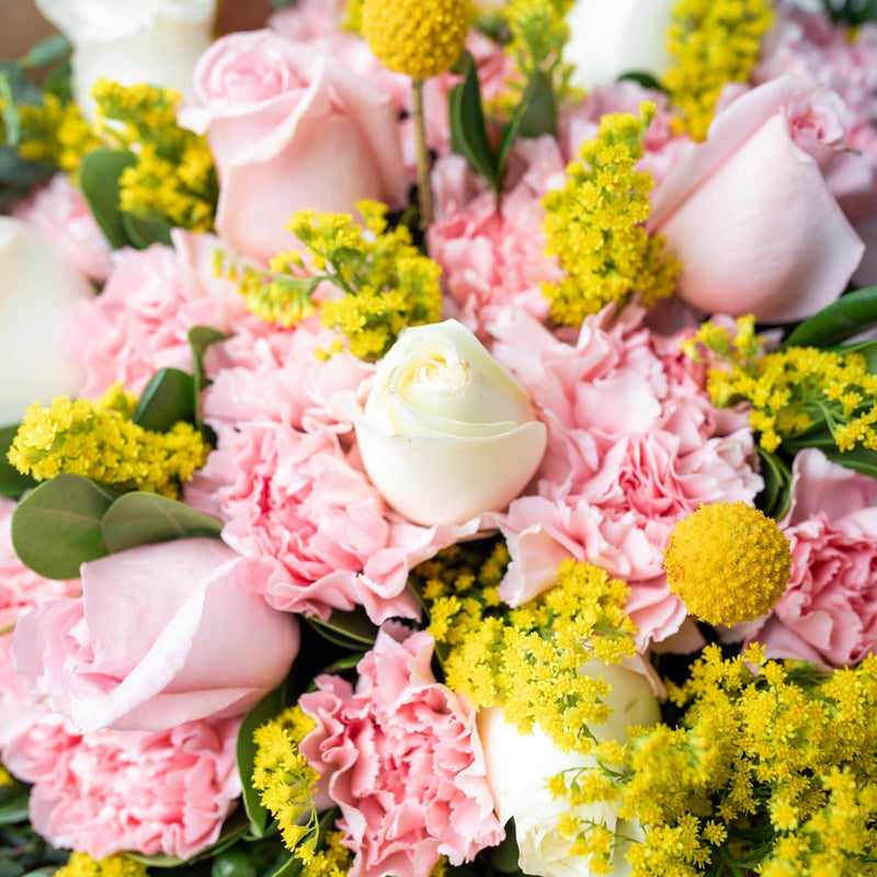 Ramo Creativo - Clavel Rosa y Rosa Blanca, Clarita y Craspedia