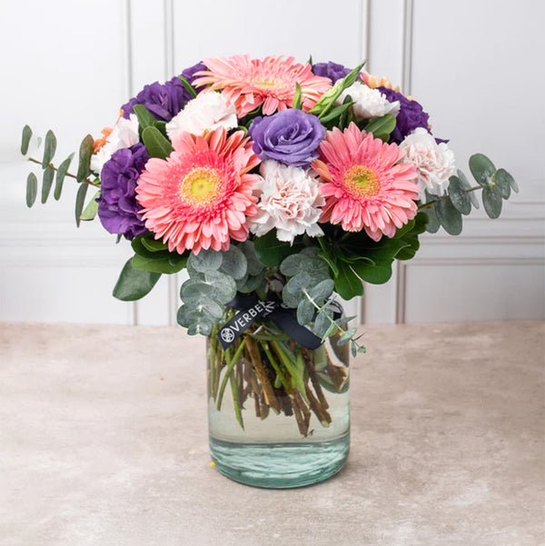Coral - Gerbera Rosa, Lisianthus Morado y Clavel Rosa